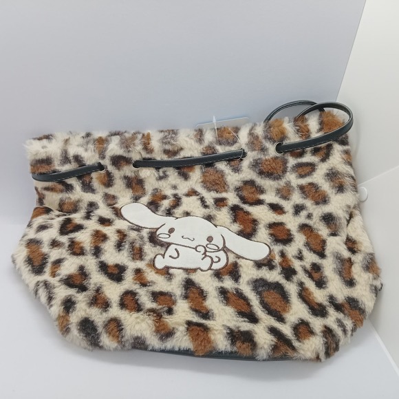 Cinnamoroll (sanrio character) Fur fabric drawstring bag. - Picture 3 of 10